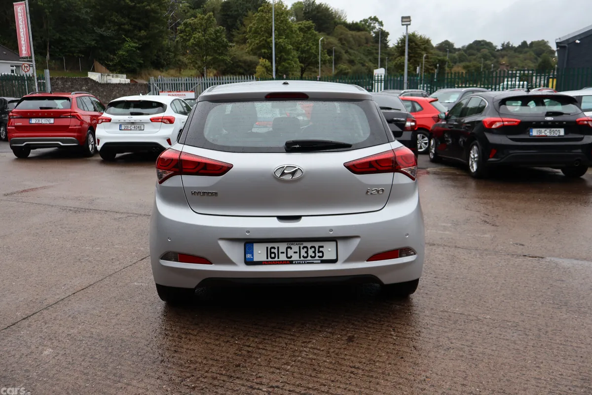 Hyundai i20 Hatchback, Petrol, 2016, Silver