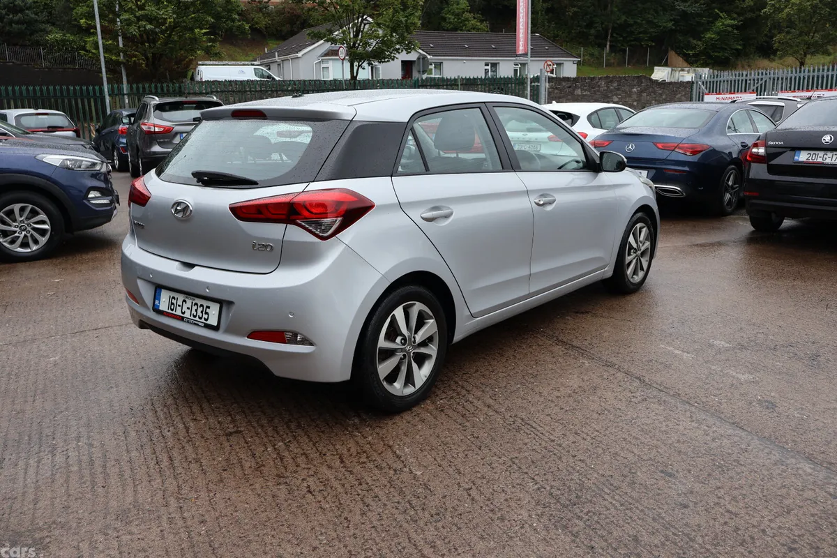 Hyundai i20 Hatchback, Petrol, 2016, Silver
