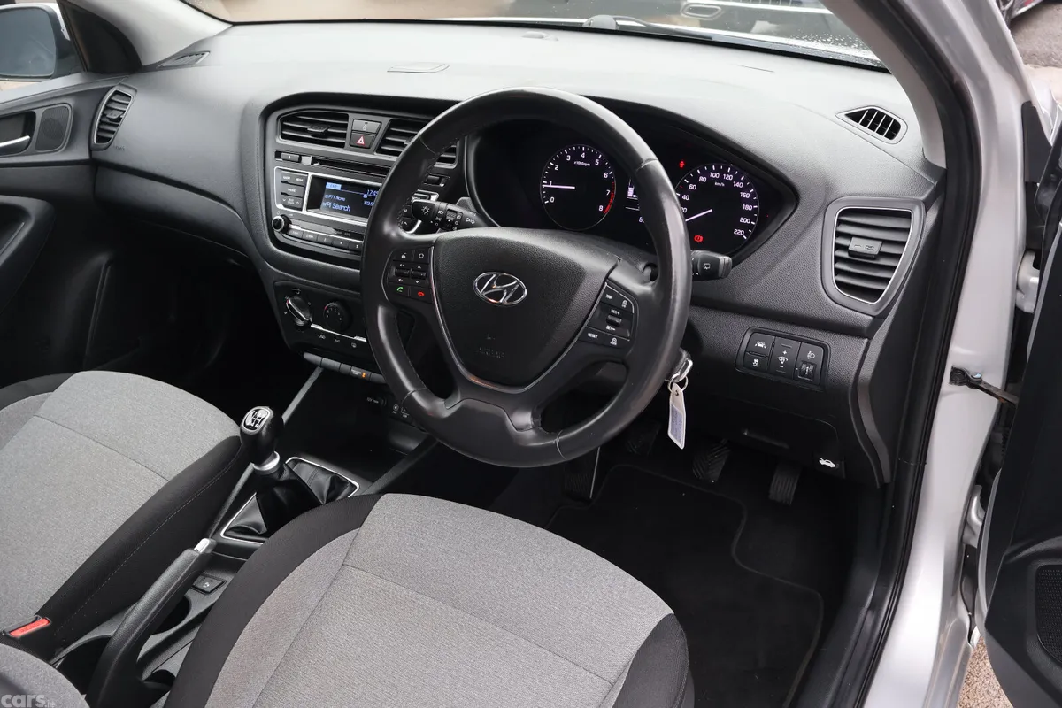 Hyundai i20 Hatchback, Petrol, 2016, Silver