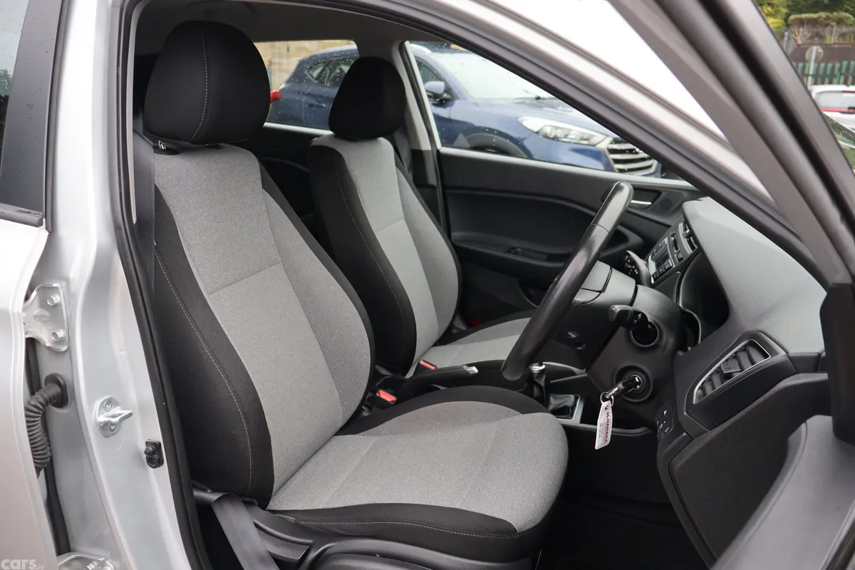 Hyundai i20 Hatchback, Petrol, 2016, Silver