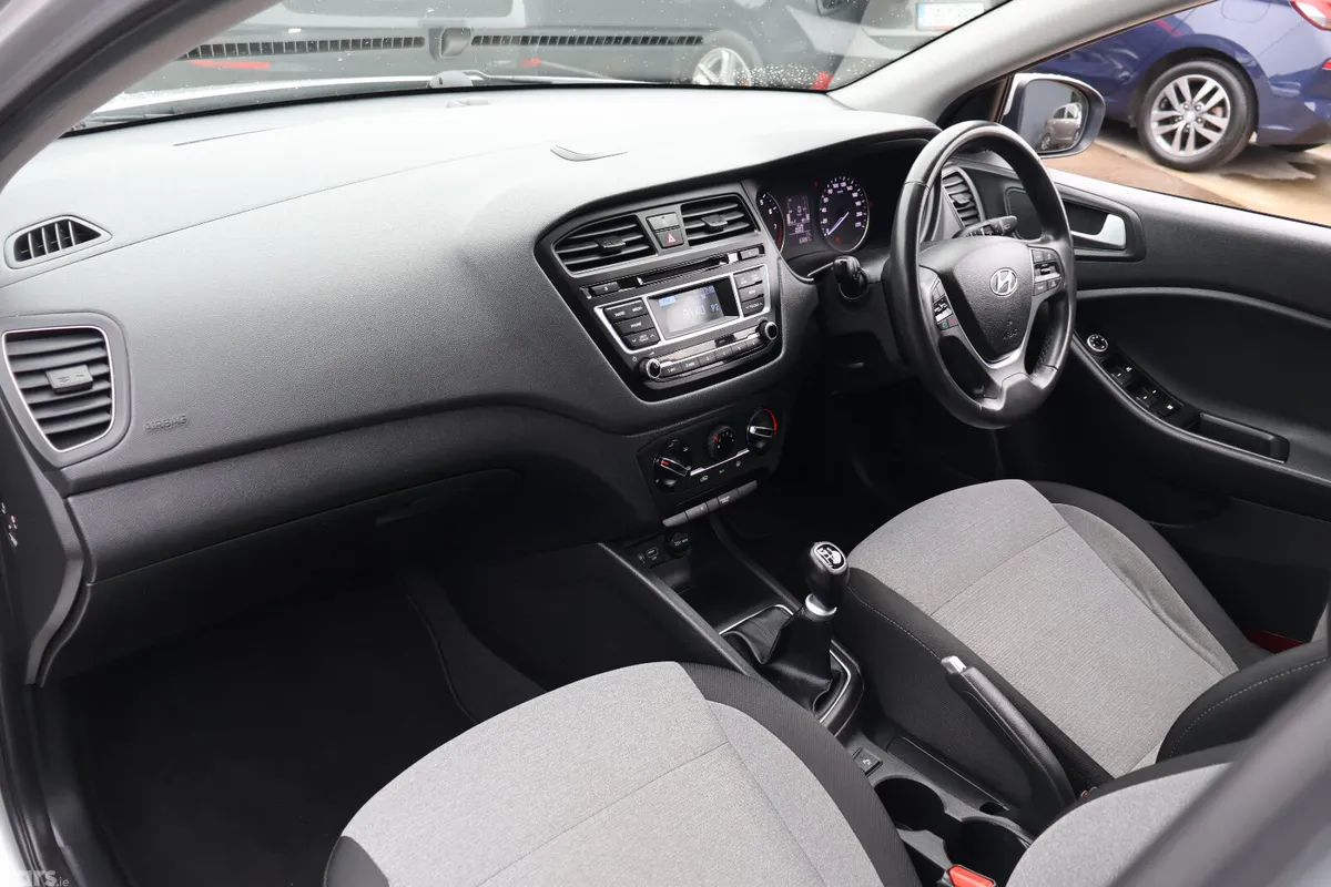 Hyundai i20 Hatchback, Petrol, 2016, Silver
