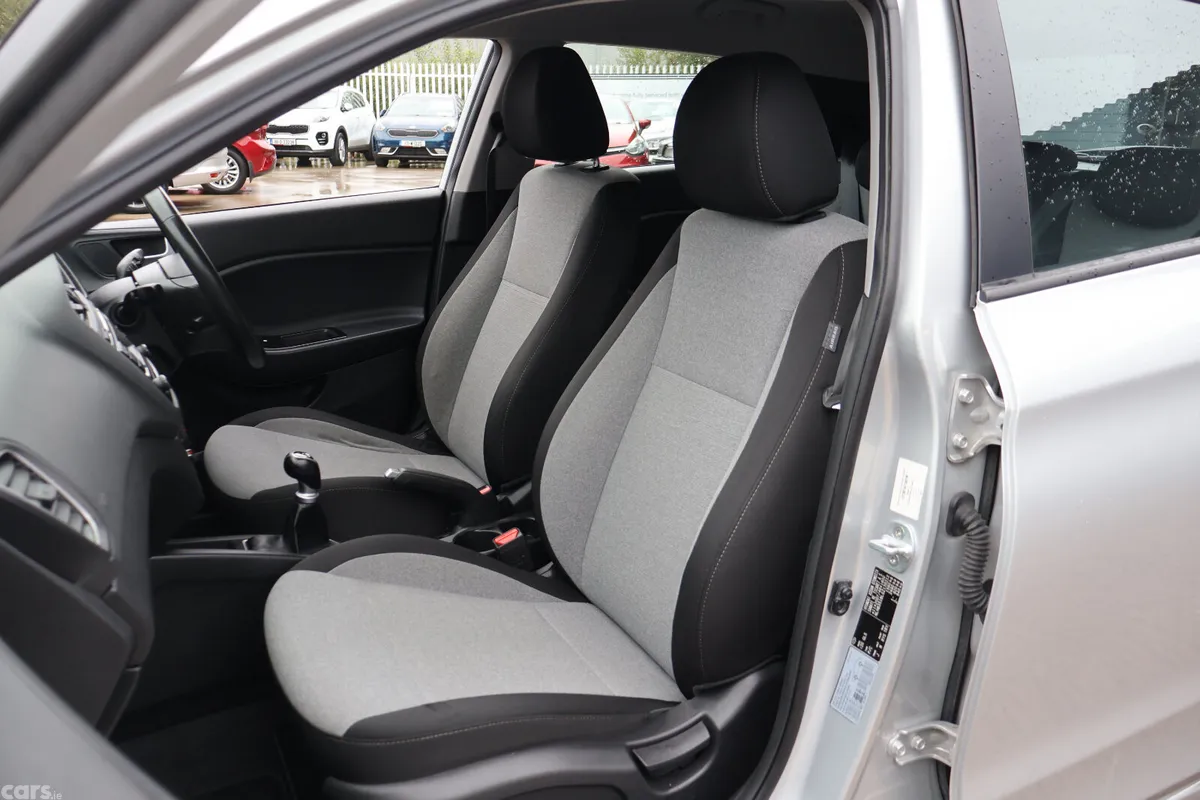 Hyundai i20 Hatchback, Petrol, 2016, Silver