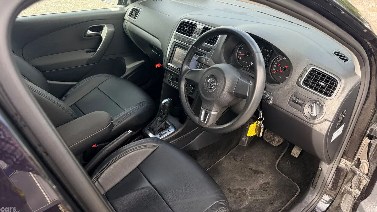 Volkswagen Polo Hatchback, Petrol, 2013, Black