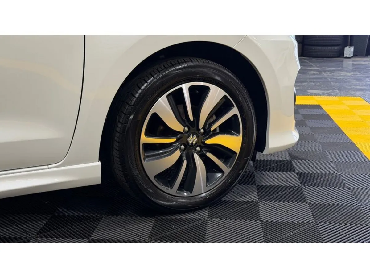 Suzuki Swift Hatchback, Petrol, 2019, White