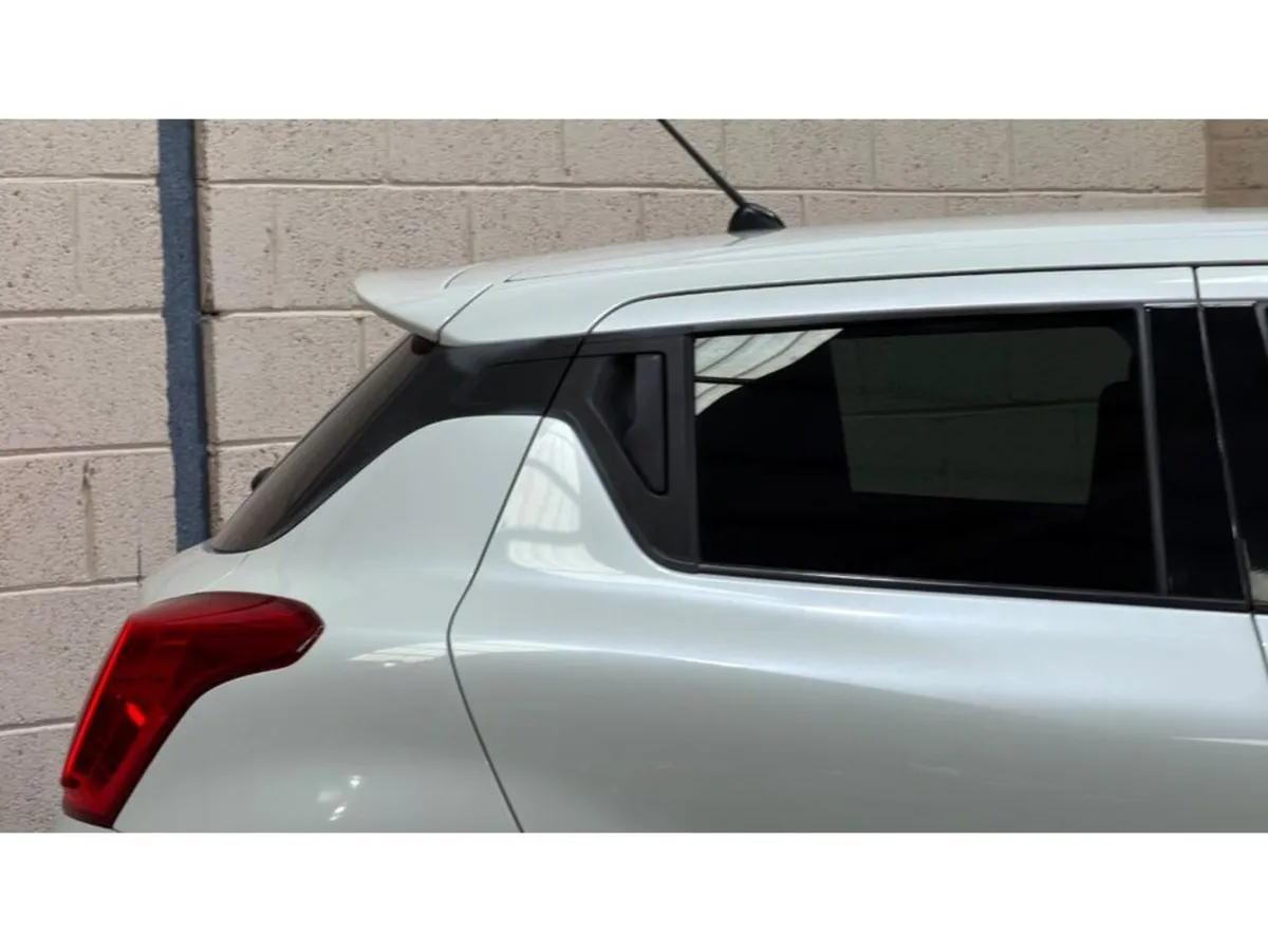 Suzuki Swift Hatchback, Petrol, 2019, White