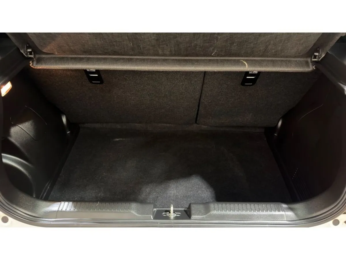 Suzuki Swift Hatchback, Petrol, 2019, White