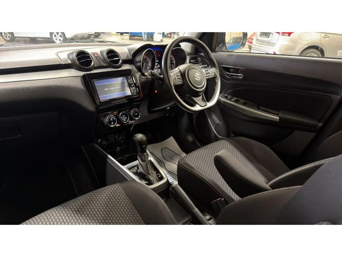 Suzuki Swift Hatchback, Petrol, 2019, White