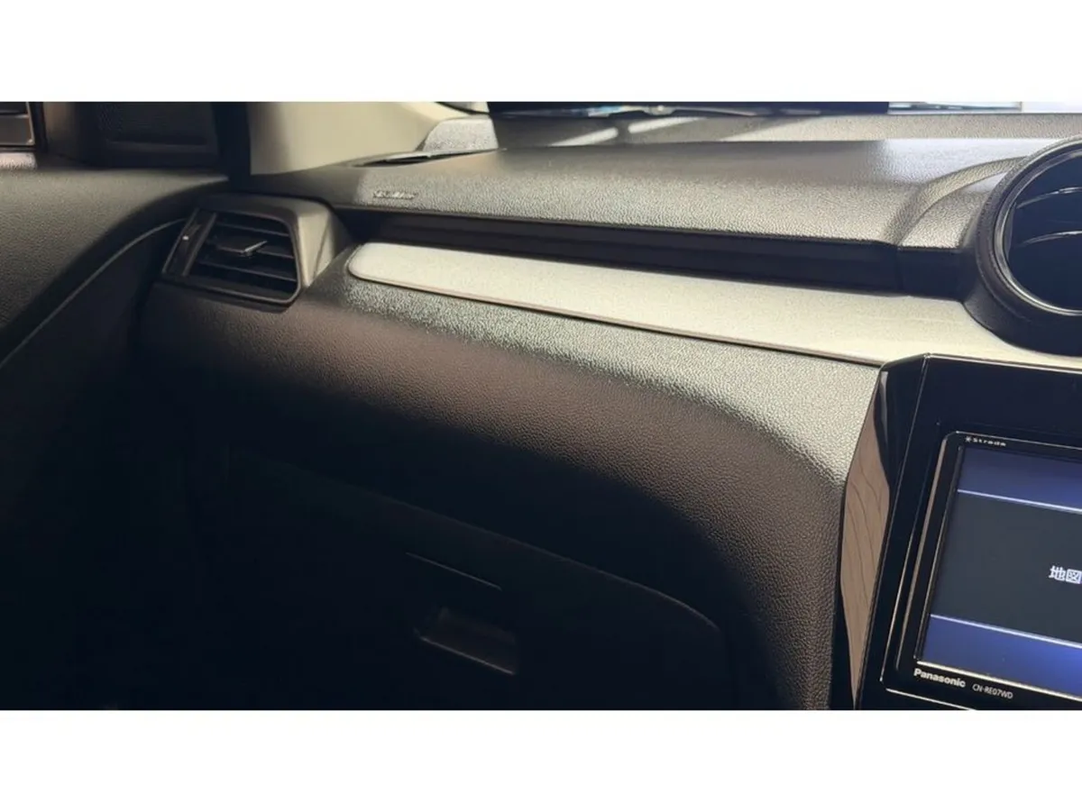 Suzuki Swift Hatchback, Petrol, 2019, White