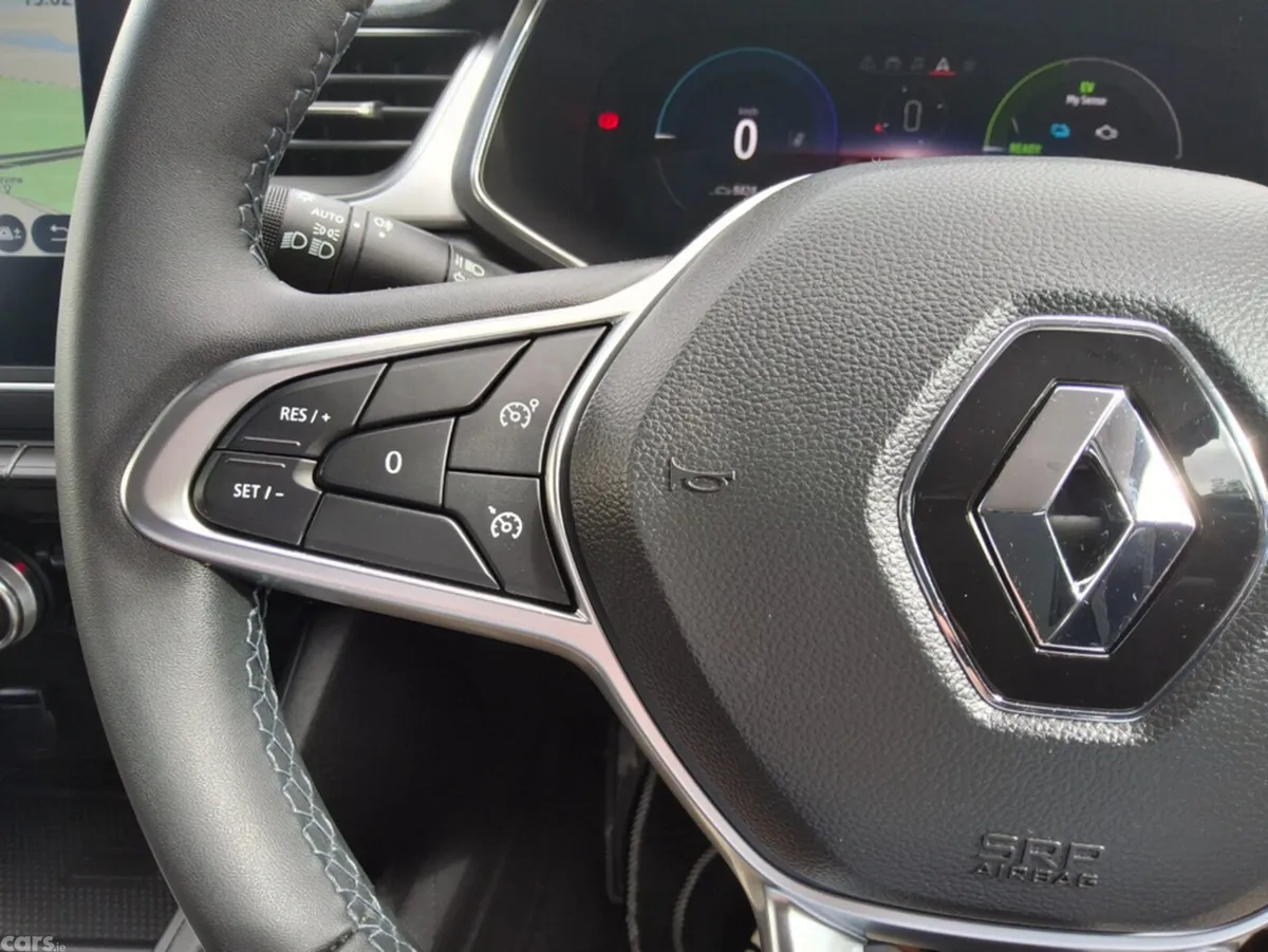 Renault Captur SUV, Petrol Plug-in Hybrid, 2023, Grey