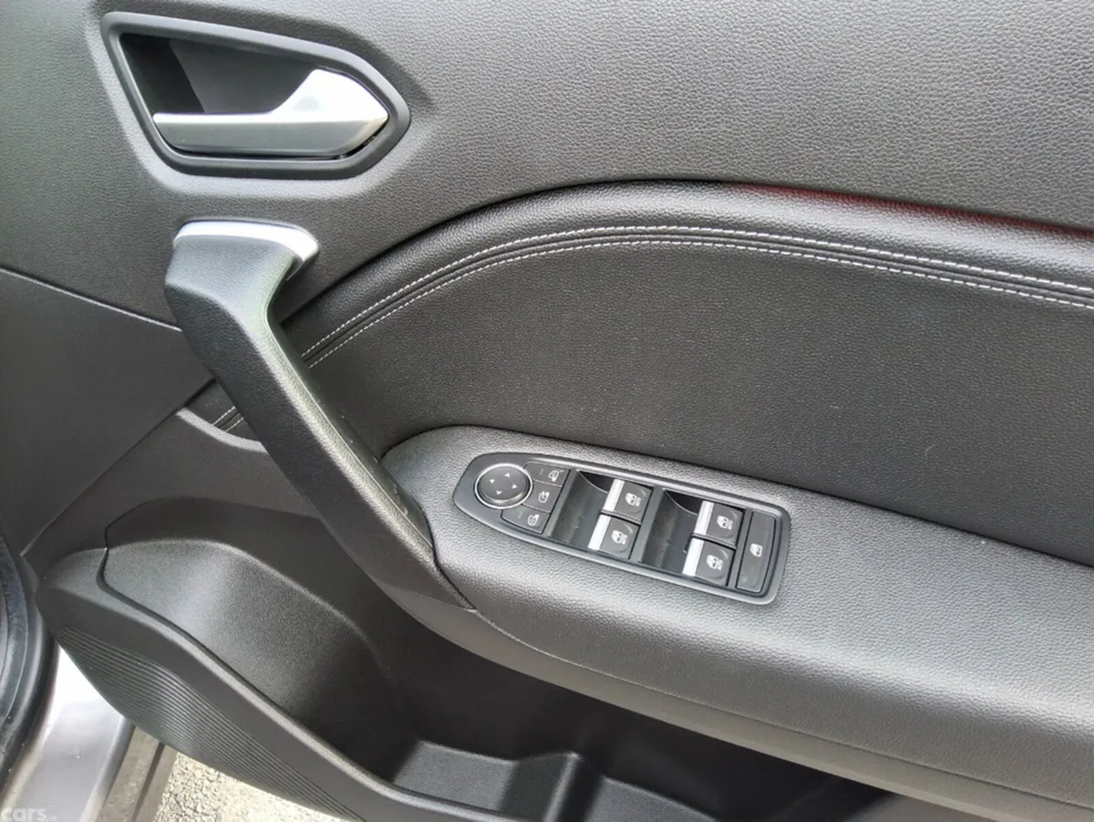 Renault Captur SUV, Petrol Plug-in Hybrid, 2023, Grey