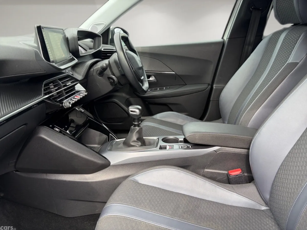 Peugeot 2008 Hatchback, Diesel, 2021, White