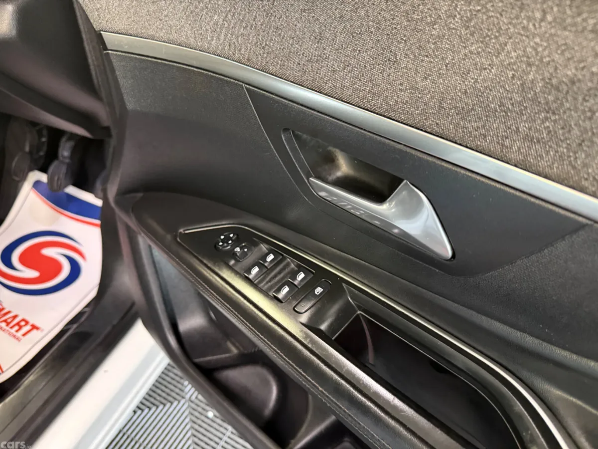 Peugeot 3008 MPV, Diesel, 2019, White