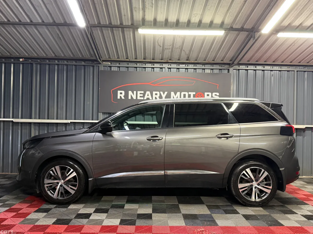 Peugeot 5008 MPV, Diesel, 2023, Grey