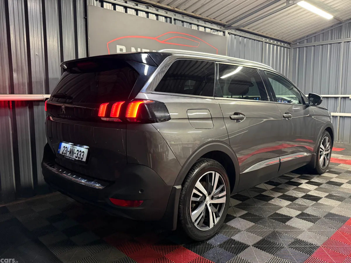 Peugeot 5008 MPV, Diesel, 2023, Grey
