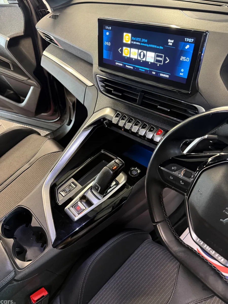 Peugeot 5008 MPV, Diesel, 2023, Grey