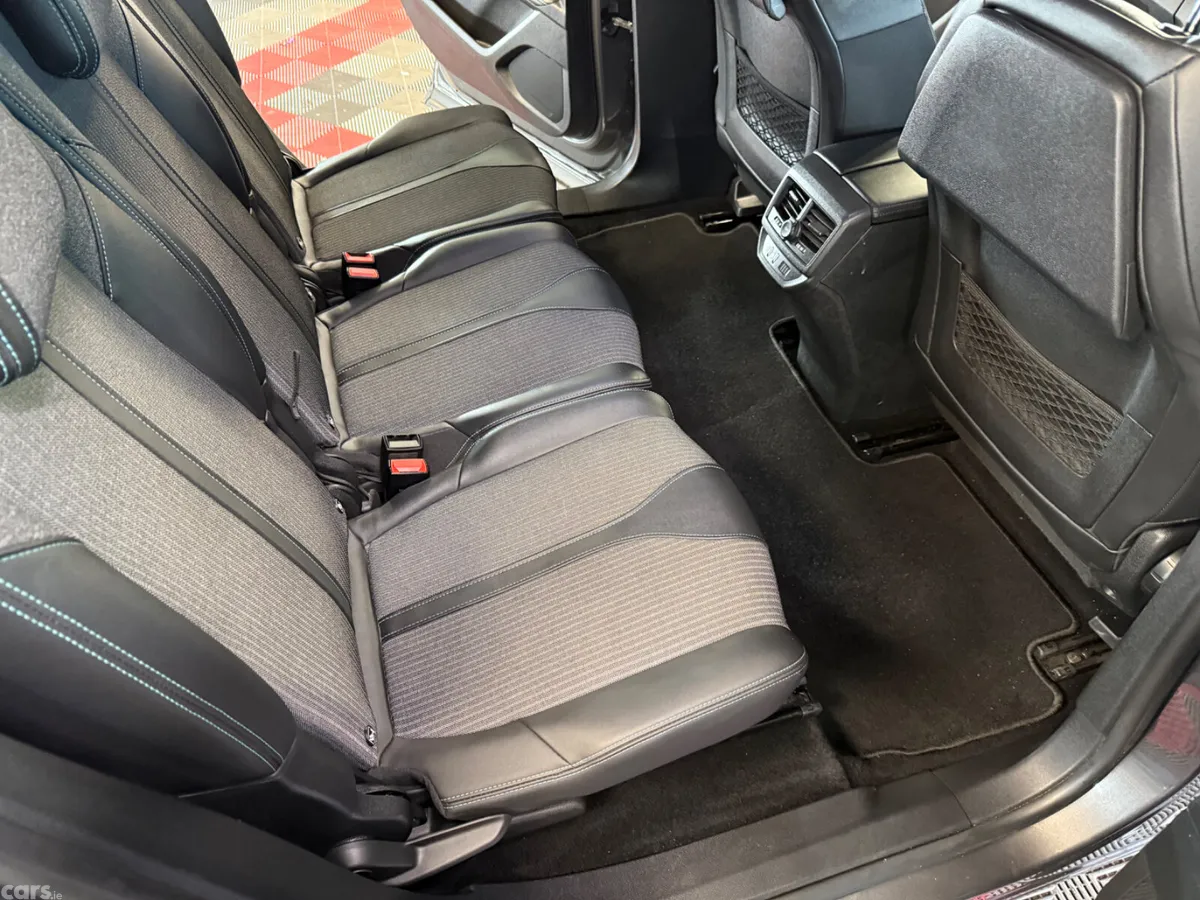 Peugeot 5008 MPV, Diesel, 2023, Grey