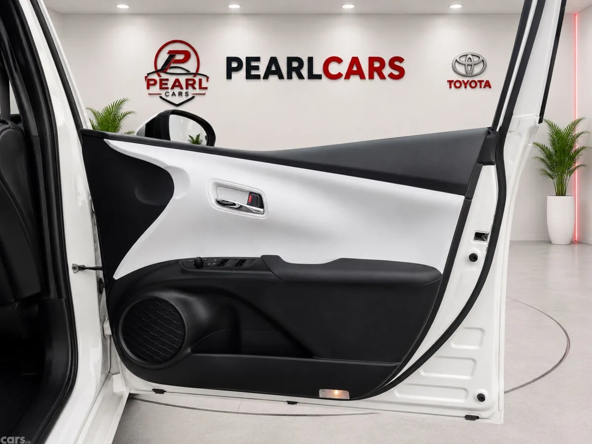 Toyota Prius Hatchback, Petrol Hybrid, 2019, White