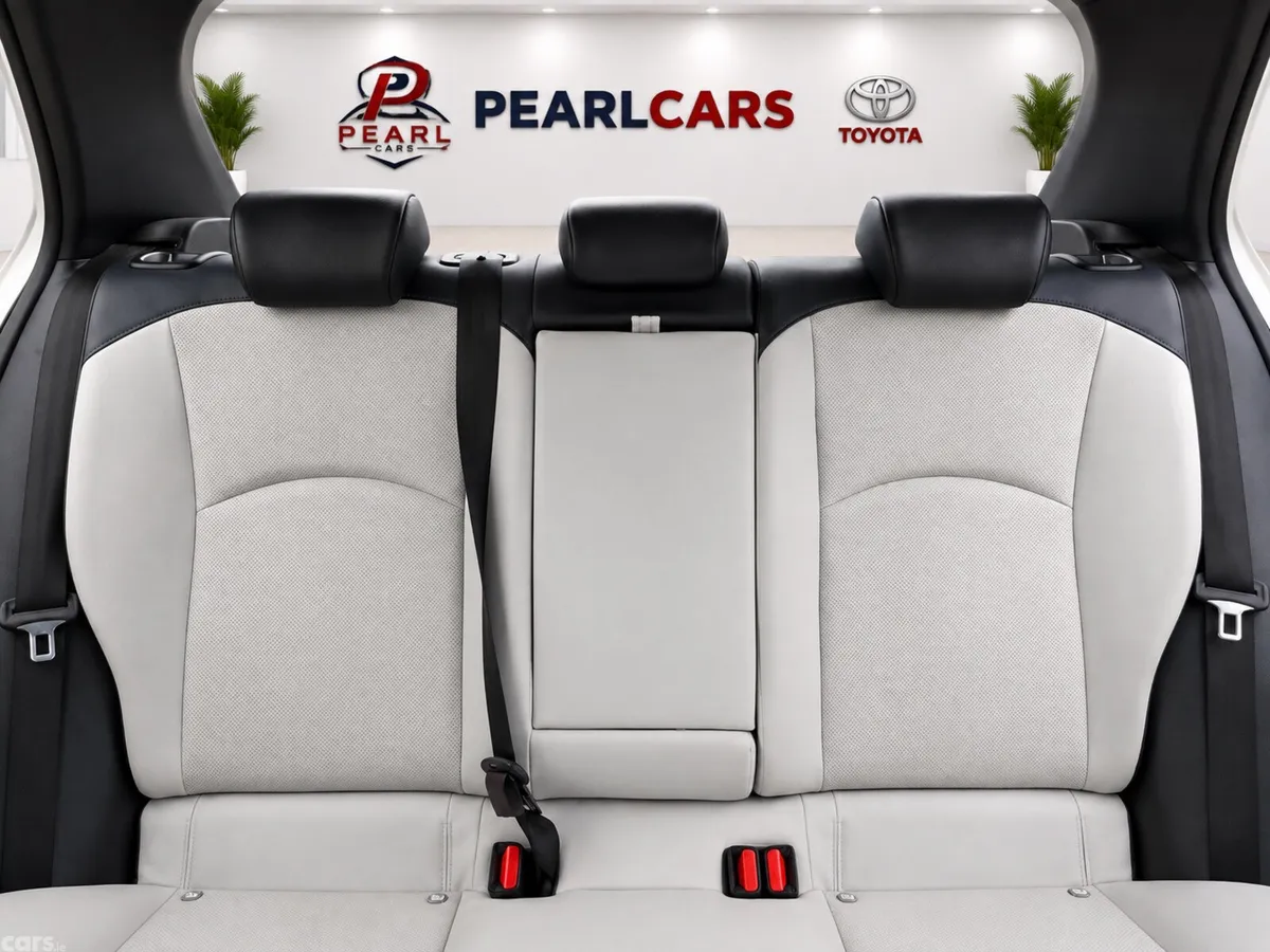 Toyota Prius Hatchback, Petrol Hybrid, 2019, White