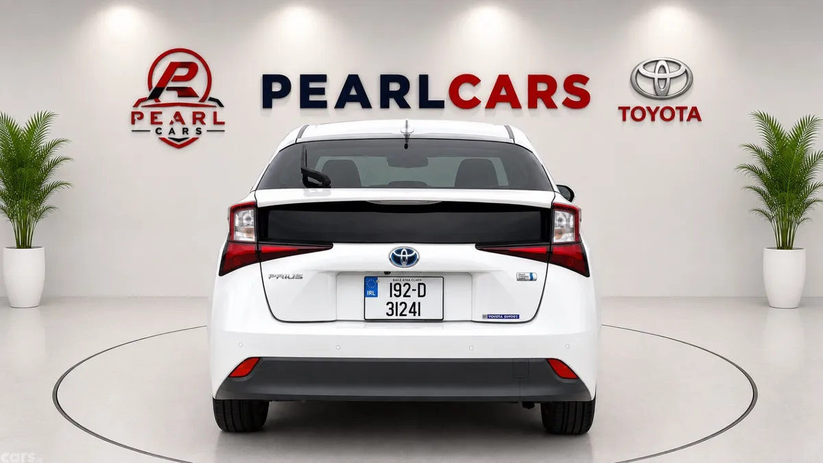 Toyota Prius Hatchback, Petrol Hybrid, 2019, White