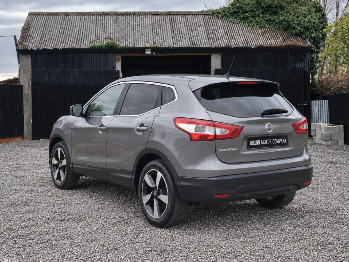 Nissan Qashqai Hatchback, Diesel, 2016, Grey