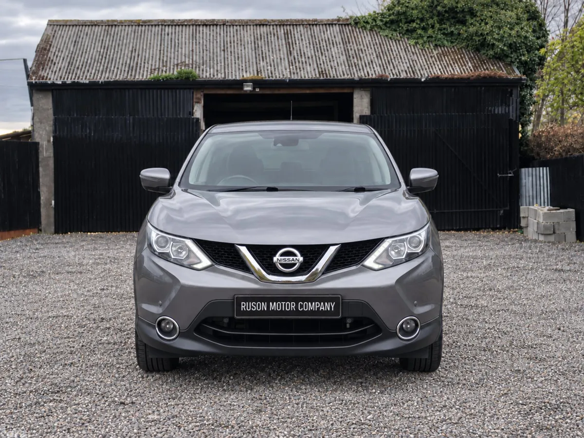 Nissan Qashqai Hatchback, Diesel, 2016, Grey