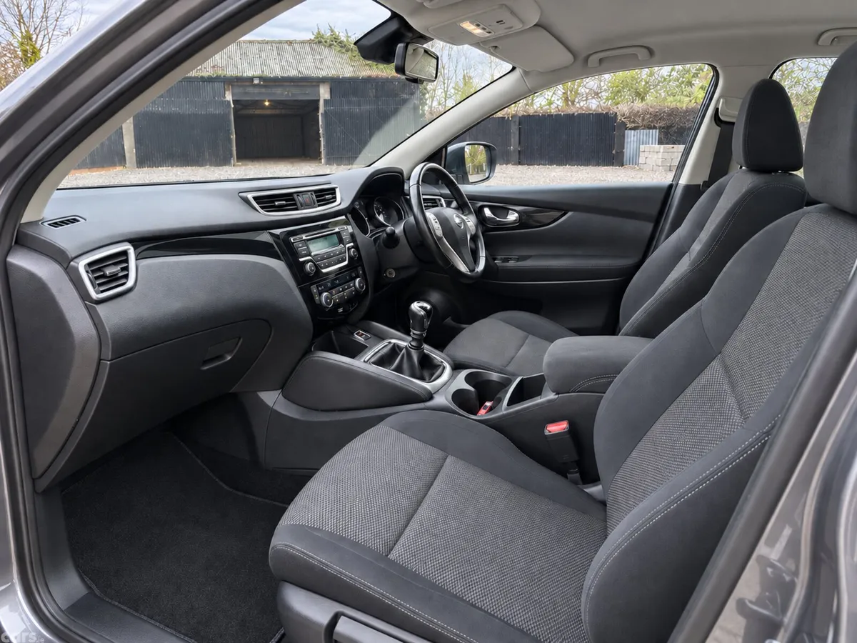 Nissan Qashqai Hatchback, Diesel, 2016, Grey