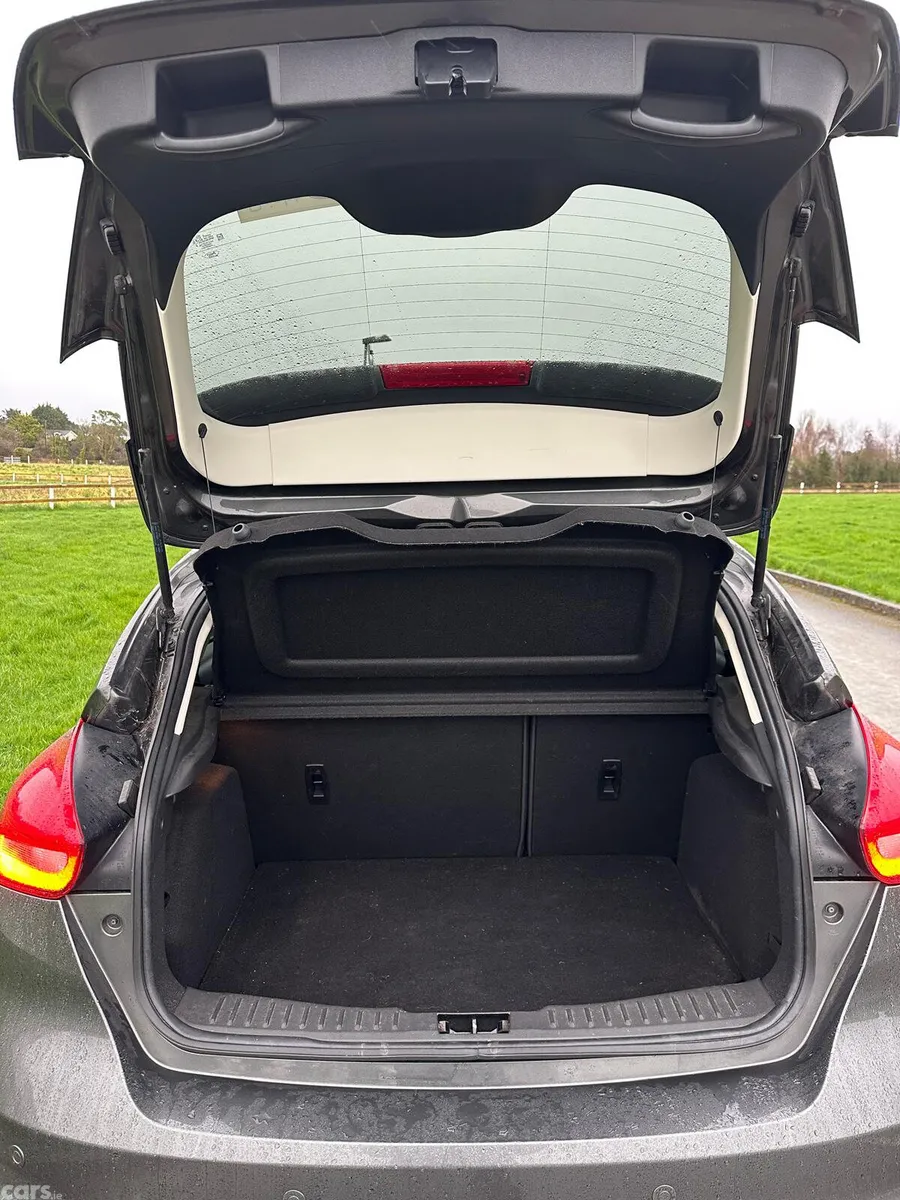 Ford Focus Hatchback, Petrol, 2017, Grey