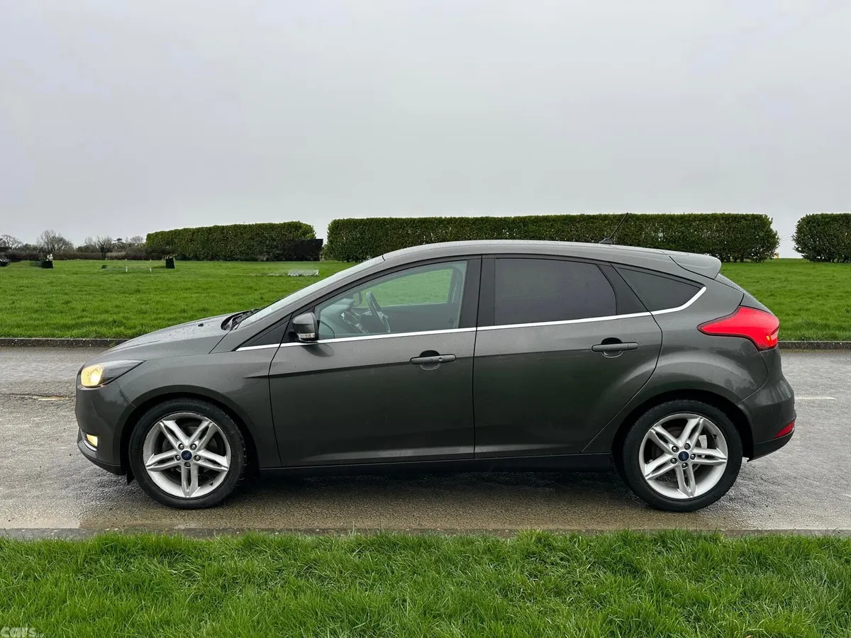 Ford Focus Hatchback, Petrol, 2017, Grey