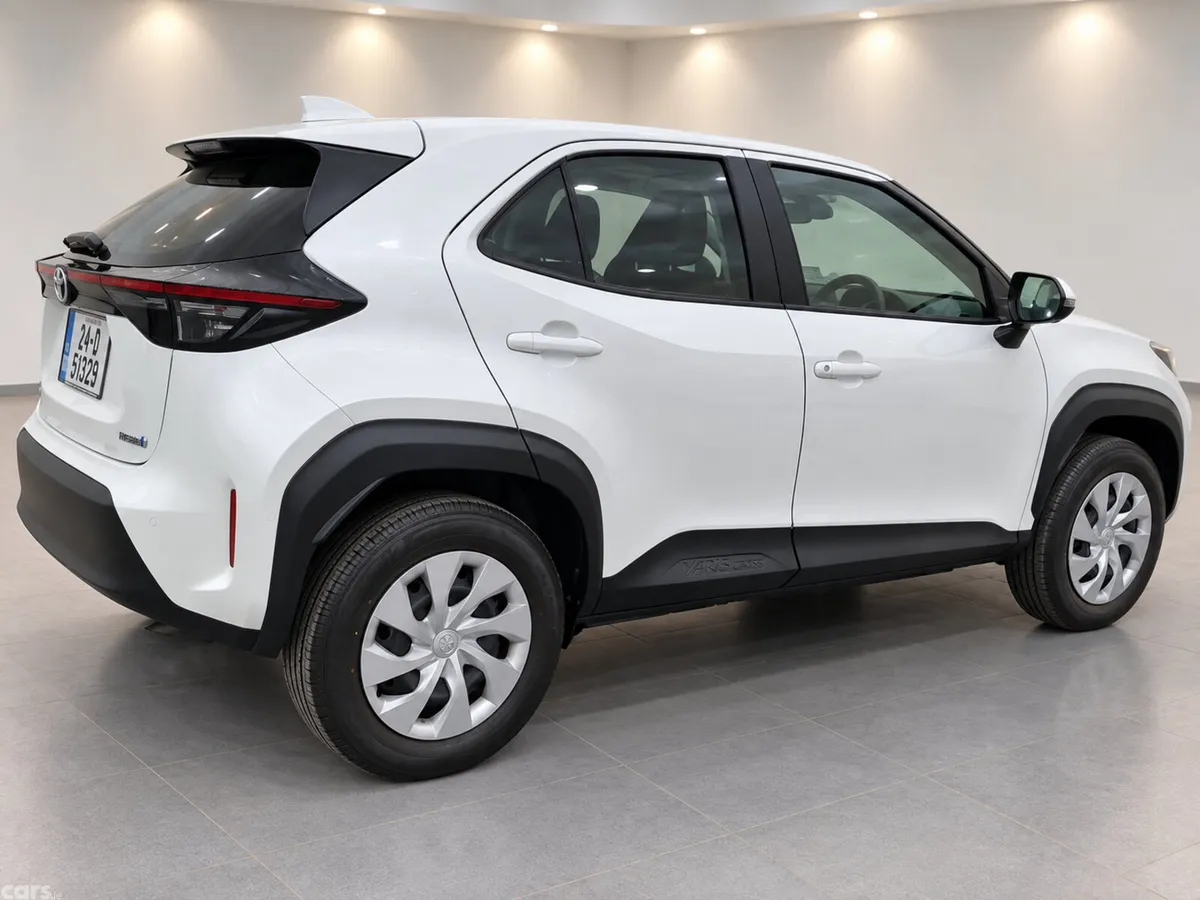 Toyota Yaris Cross SUV, Petrol Hybrid, 2024, White