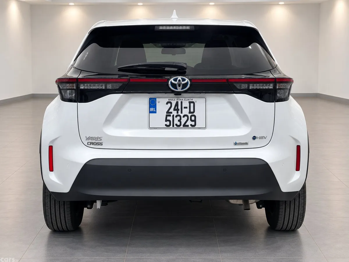 Toyota Yaris Cross SUV, Petrol Hybrid, 2024, White