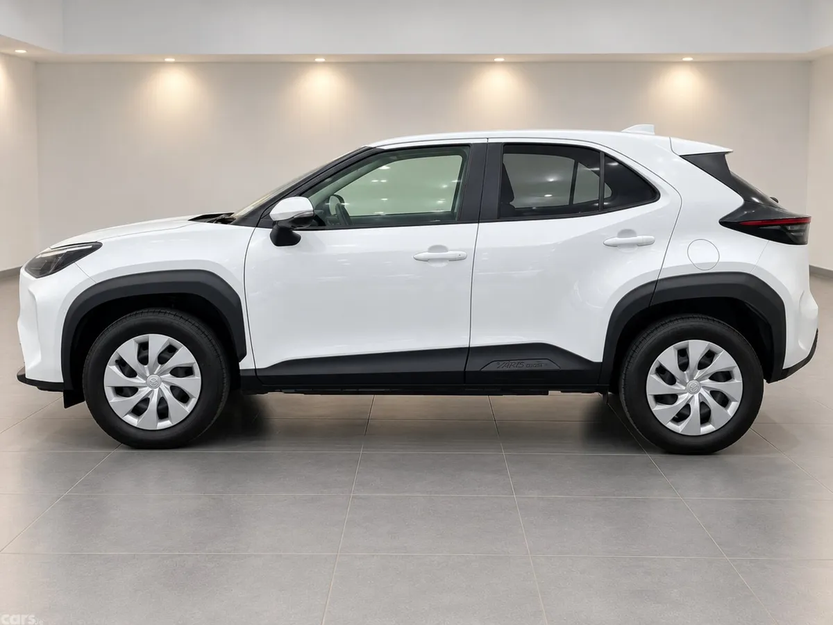 Toyota Yaris Cross SUV, Petrol Hybrid, 2024, White