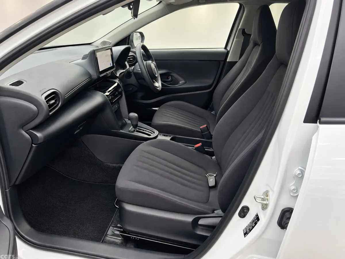 Toyota Yaris Cross SUV, Petrol Hybrid, 2024, White