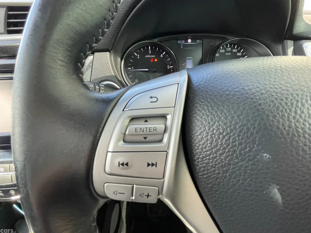 Nissan Qashqai SUV, Diesel, 2017, Grey