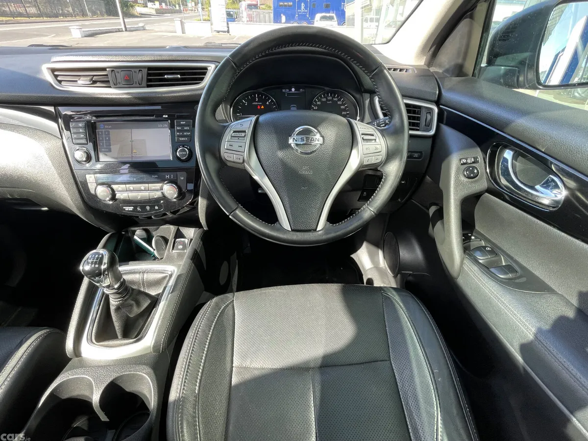 Nissan Qashqai SUV, Diesel, 2017, Grey