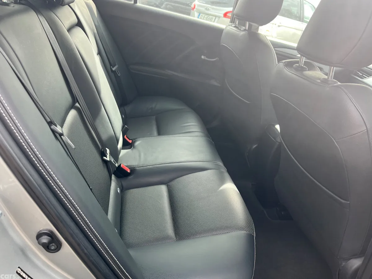 Toyota Avensis Saloon, Diesel, 2016, Grey