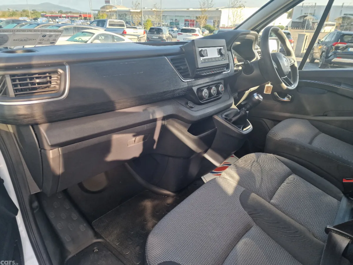 Renault Trafic MPV, Diesel, 2024, White