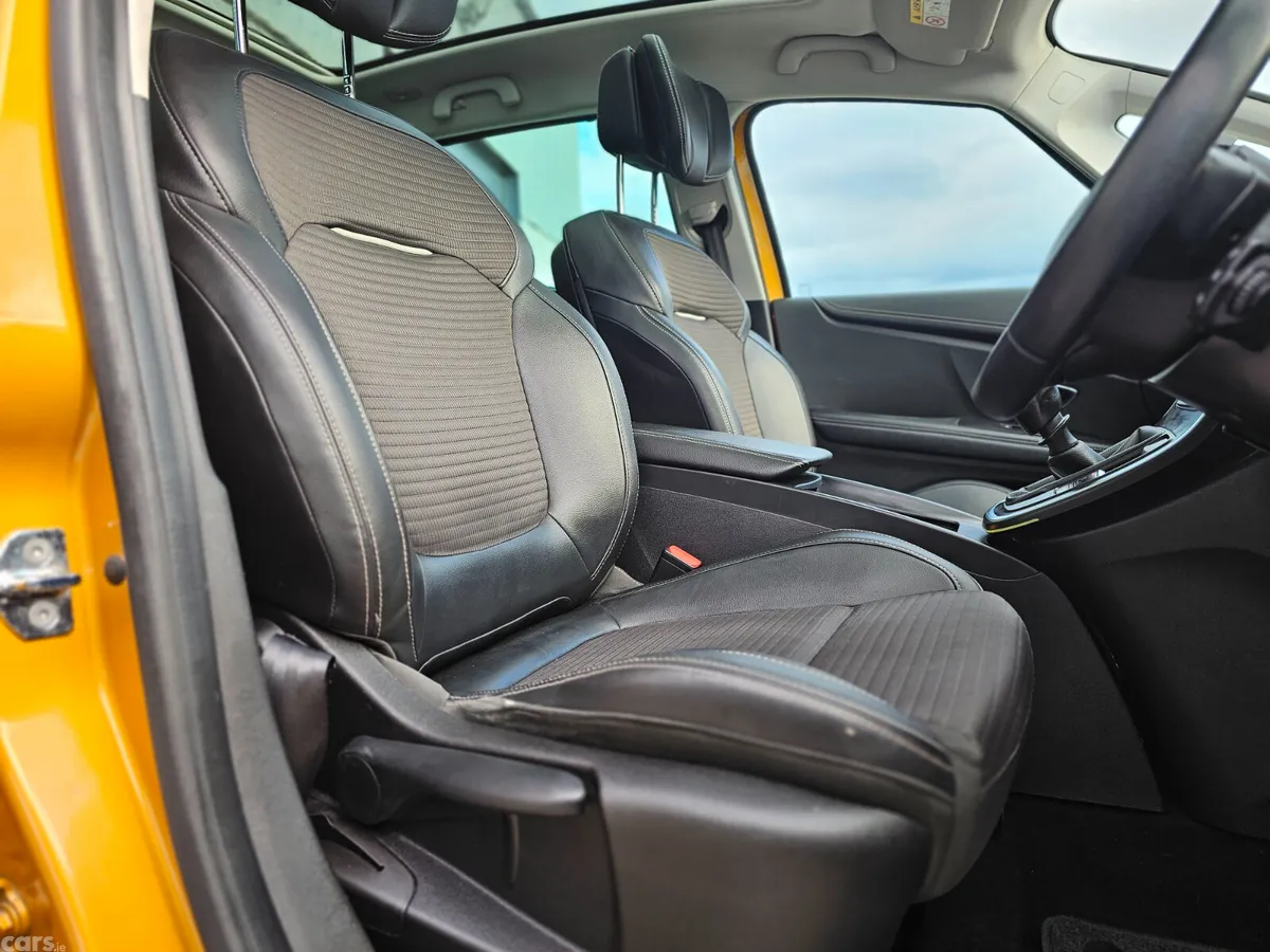 Renault Scenic MPV, Diesel, 2017, Yellow