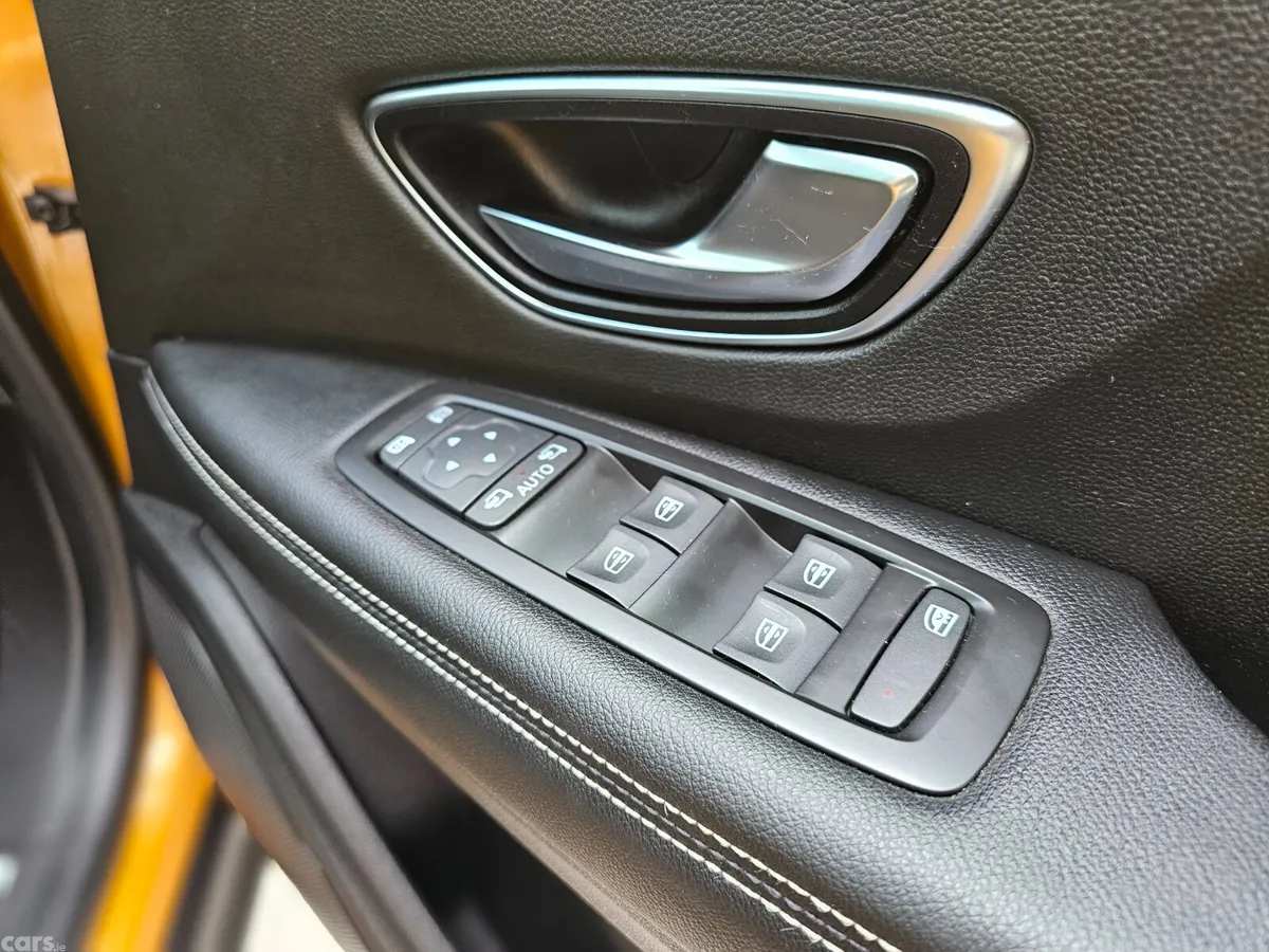 Renault Scenic MPV, Diesel, 2017, Yellow