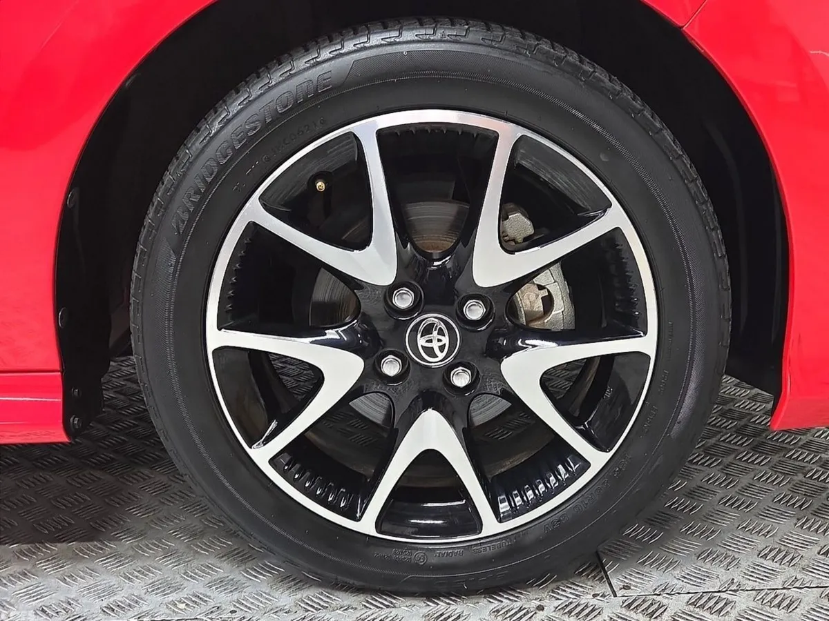Toyota Yaris Hatchback, Petrol Hybrid, 2021, Red