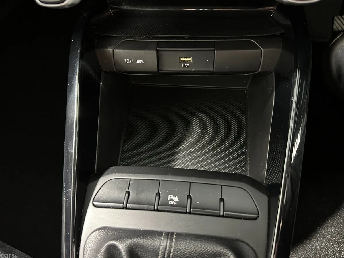 Kia Stonic Hatchback, Petrol, 2021, Red