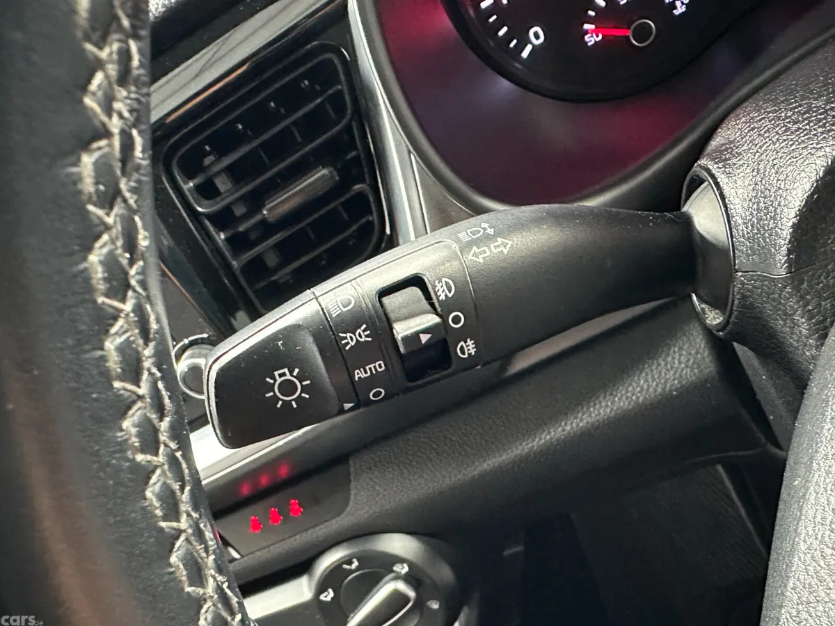 Kia Stonic Hatchback, Petrol, 2021, Red