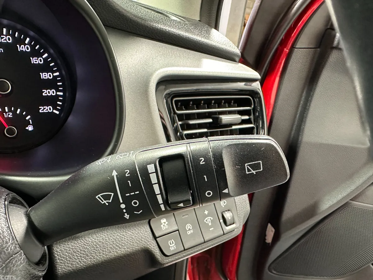 Kia Stonic Hatchback, Petrol, 2021, Red