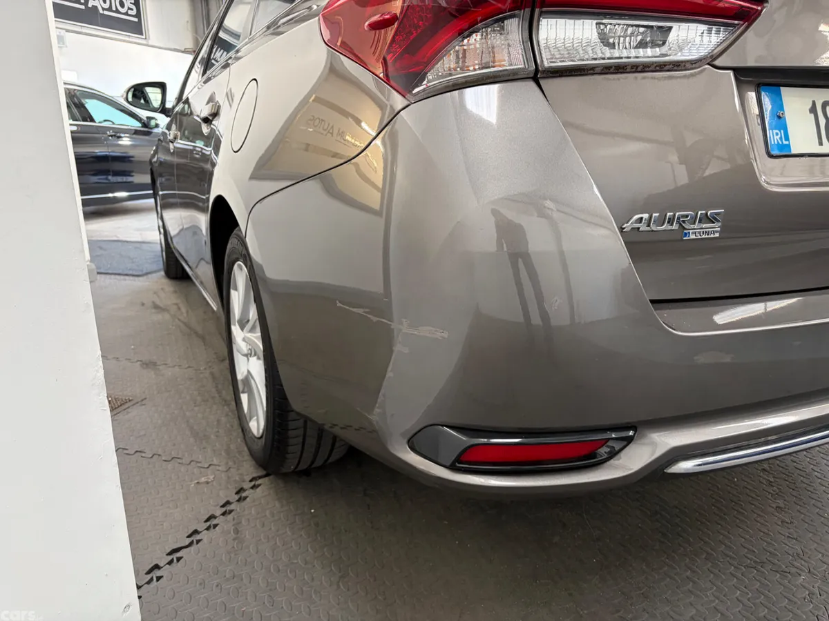 Toyota Auris Estate/Jeep, Petrol, 2018, Grey