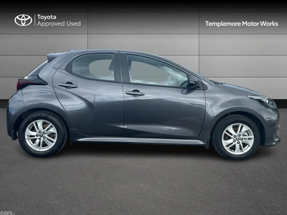 Toyota Yaris Hatchback, Petrol Hybrid, 2025, Grey