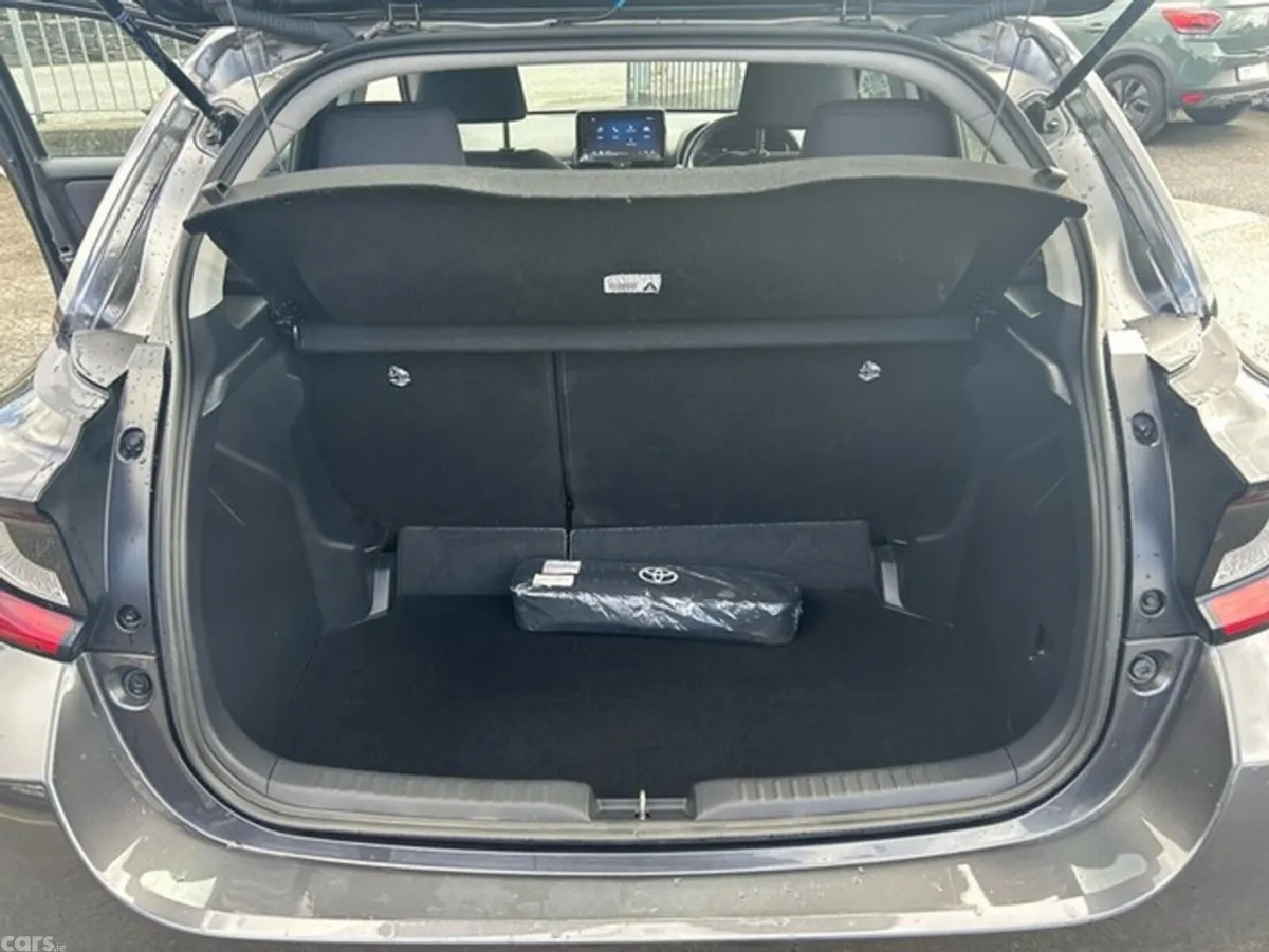 Toyota Yaris Hatchback, Petrol Hybrid, 2025, Grey