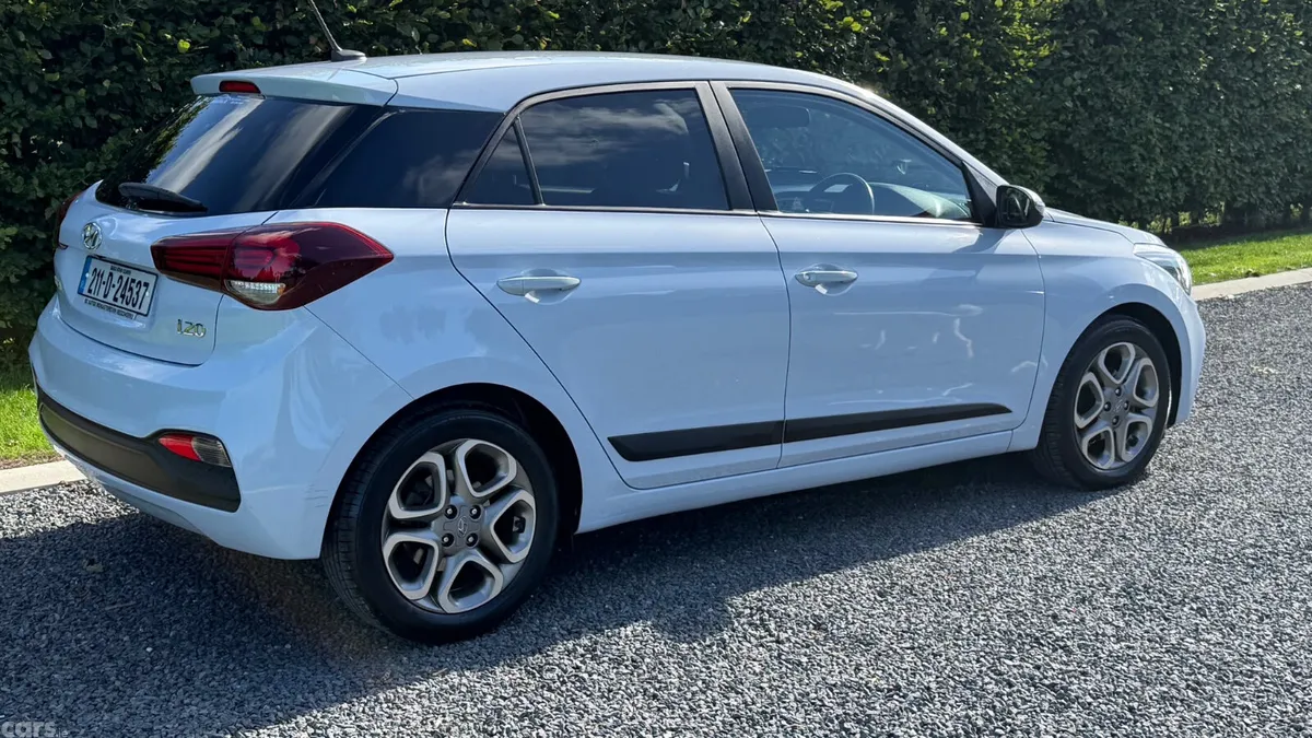 Hyundai i20 Hatchback, Petrol, 2021, Blue