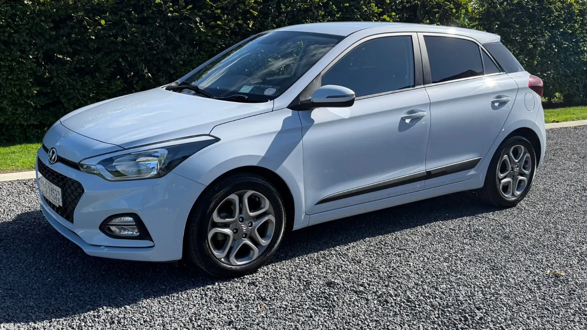 Hyundai i20 Hatchback, Petrol, 2021, Blue