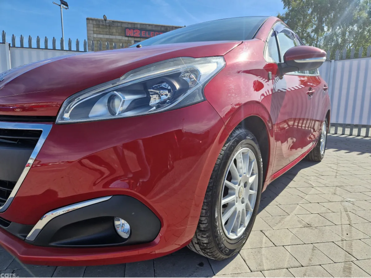 Peugeot 208 Hatchback, Petrol, 2018, Red