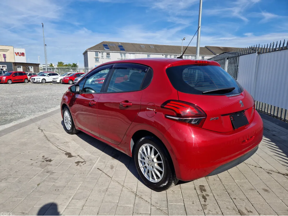 Peugeot 208 Hatchback, Petrol, 2018, Red