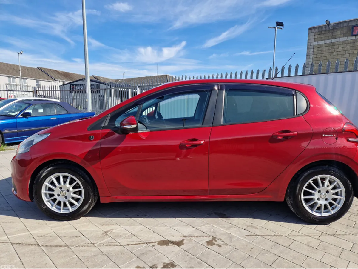 Peugeot 208 Hatchback, Petrol, 2018, Red